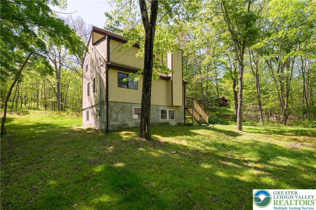 218 Blue Jay Court Bushkill, PA 18324 - Photo 10 of 37