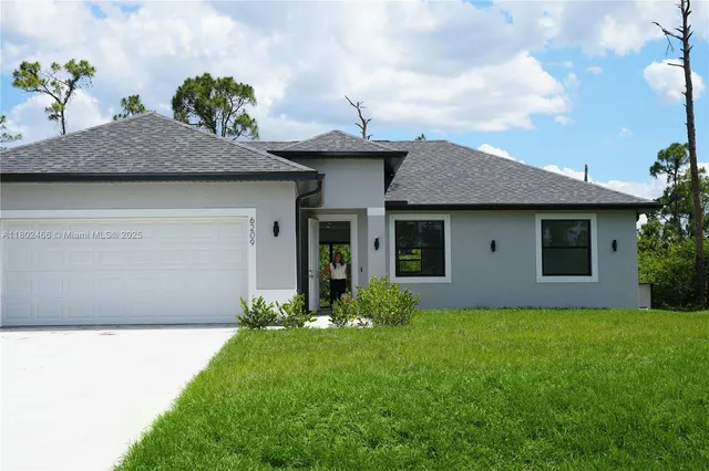 $349,900 | 9016 Justice Circle, LaBelle, FL 33935