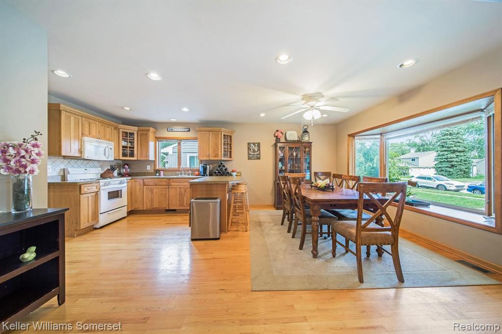 4003 Kent Road Royal Oak, MI 48073 - Photo 5 of 34