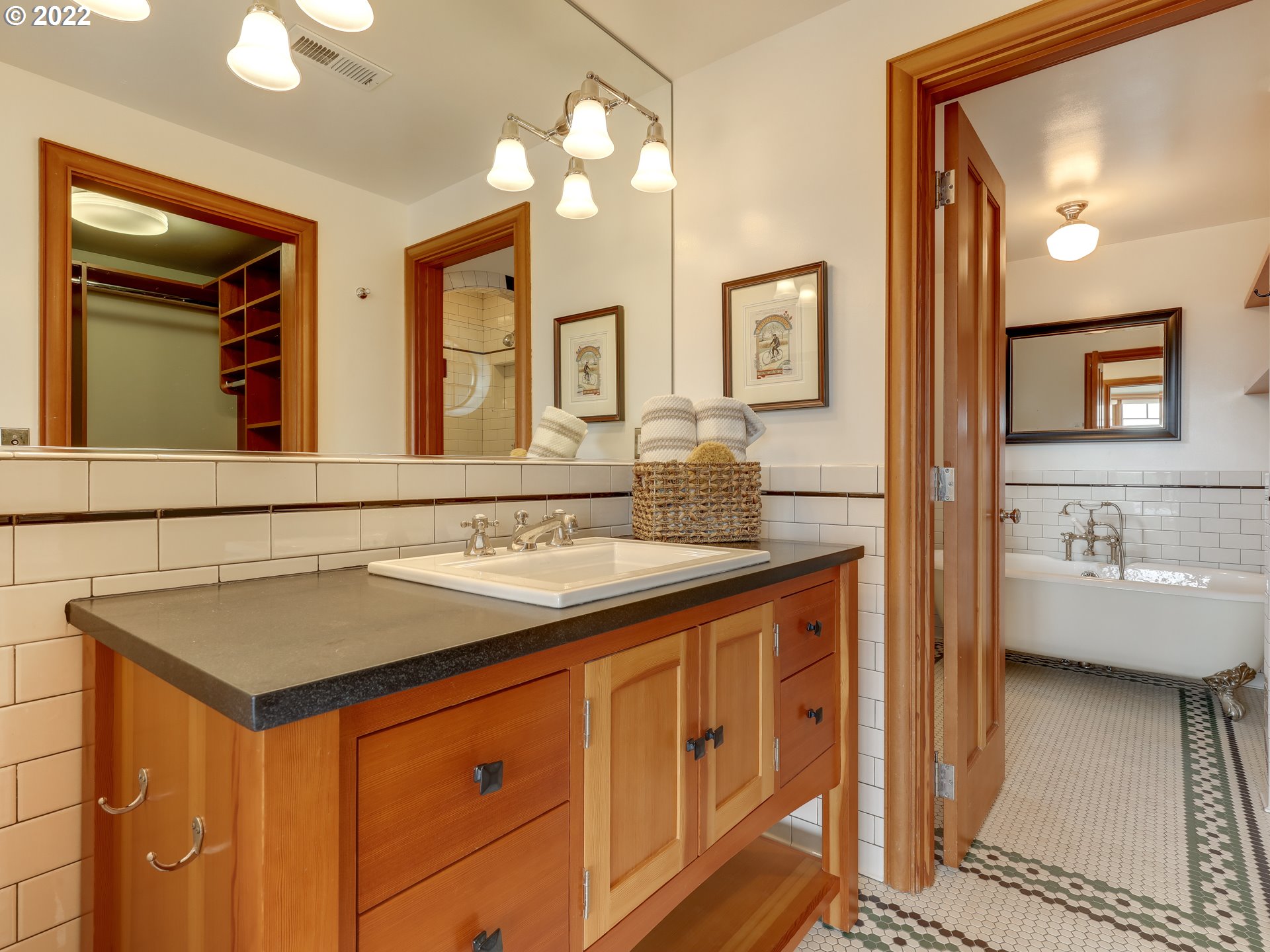2527 Northwest Westover Road, Unit 3 Portland, OR 97210 - Photo 14 of 30 Gallery Image 14