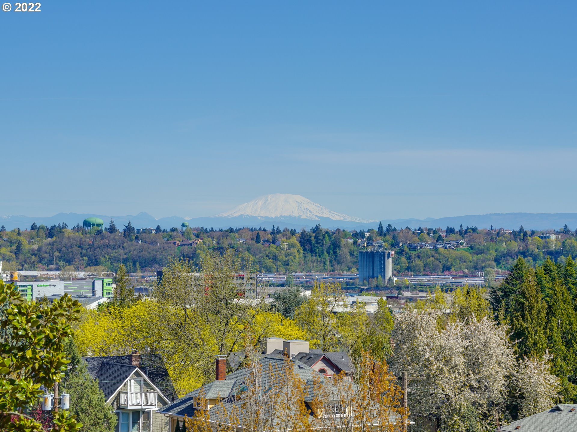 2527 Northwest Westover Road, Unit 3 Portland, OR 97210 - Photo 3 of 30 Gallery Image 3
