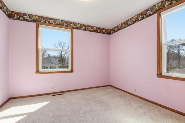 $185,000 | 520 Ann Street Southeast, Willmar, MN 56201