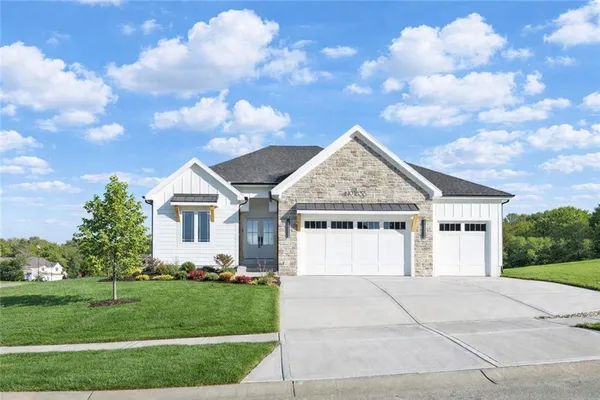 $662,000 | 1836 Green Meadow Drive, Liberty, MO 64068
