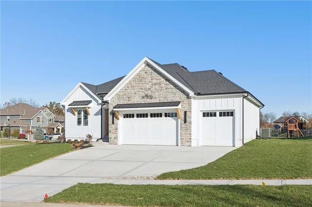 $662,000 | 1836 Green Meadow Drive, Liberty, MO 64068