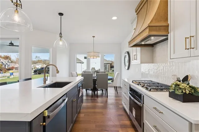 $662,000 | 1836 Green Meadow Drive, Liberty, MO 64068