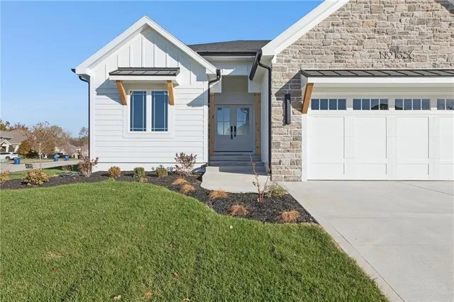 $662,000 | 1836 Green Meadow Drive, Liberty, MO 64068