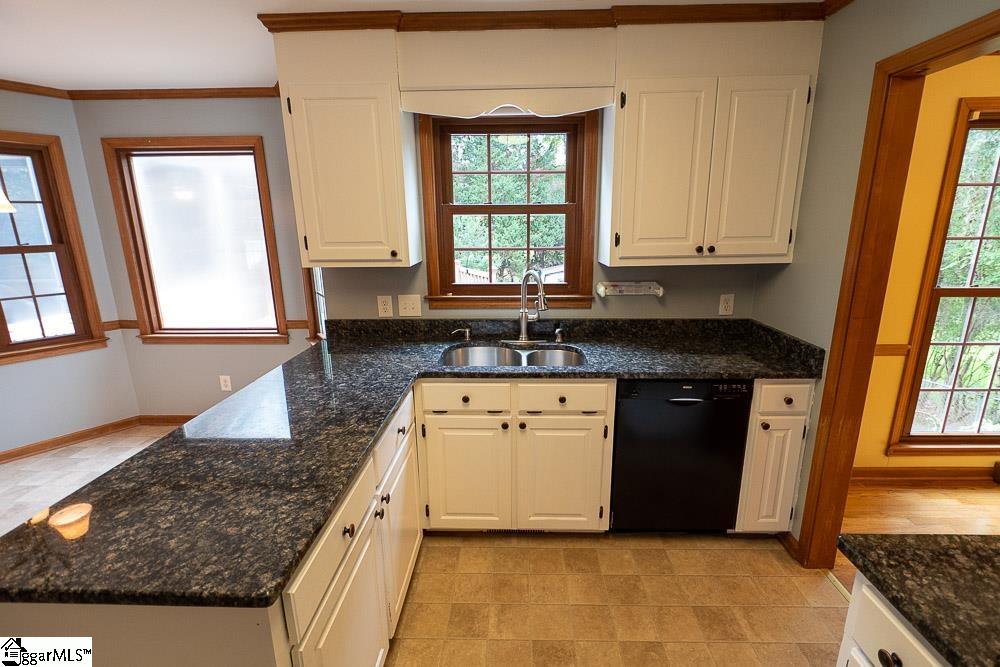 201 Foxhound Road Simpsonville, SC 29680 - Photo 8 of 32 Gallery Image 8
