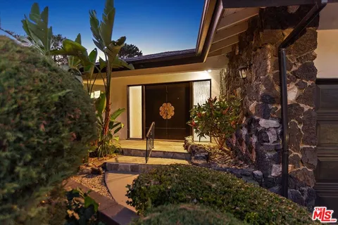$2,049,500 | 15451 Longbow Drive, Sherman Oaks, CA 91403