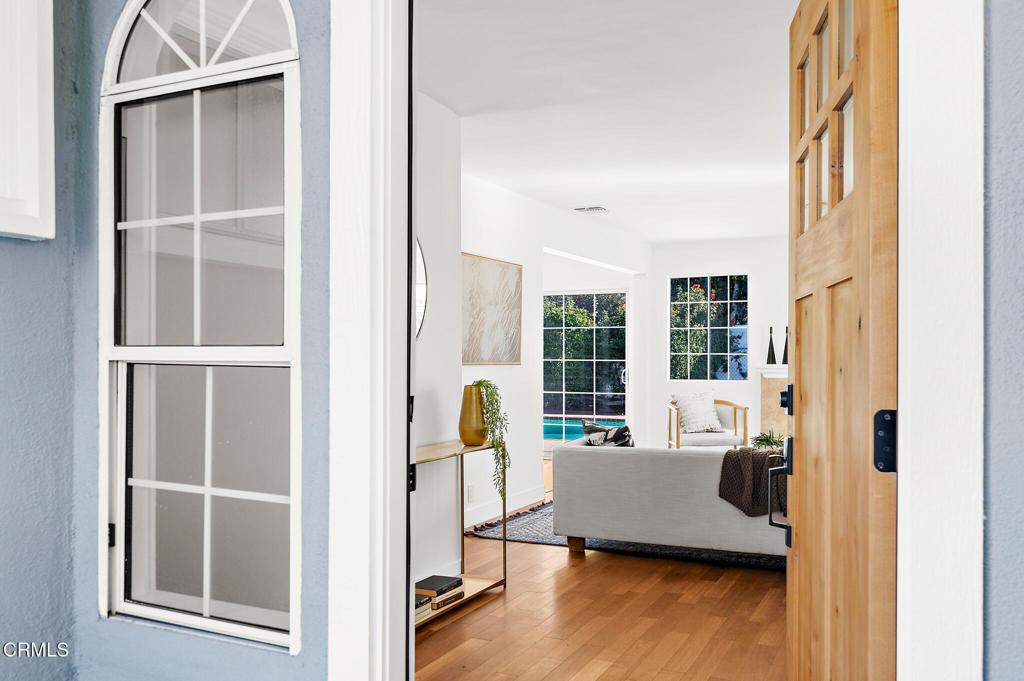 1010 Pepperhill Road Pasadena, CA 91107 - Photo 4 of 35 a view of a livingroom with furniture and windows