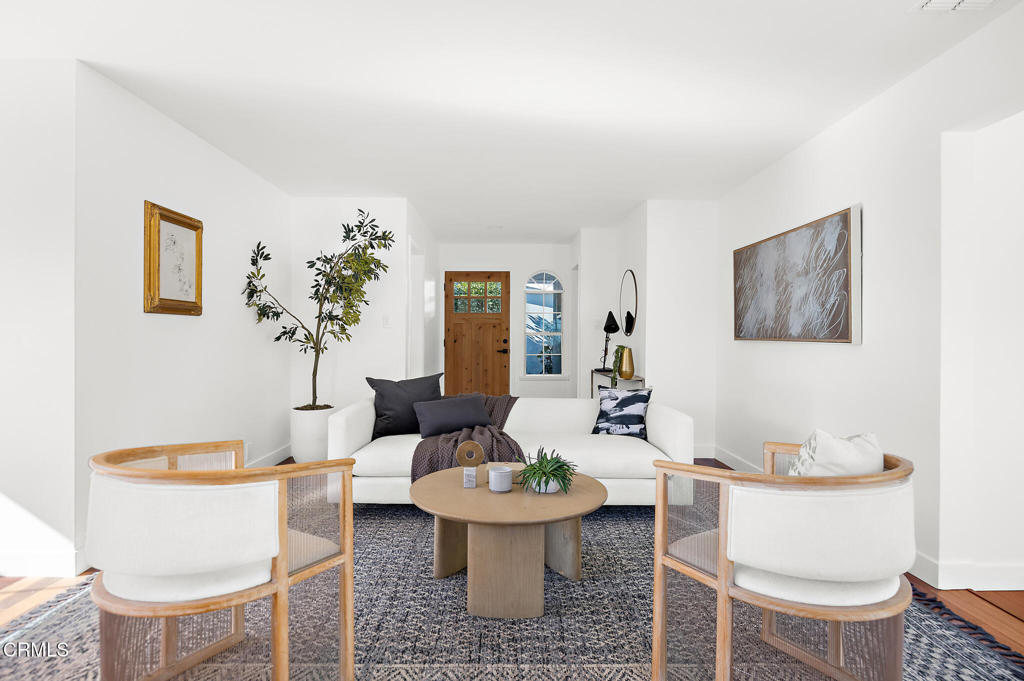 1010 Pepperhill Road Pasadena, CA 91107 - Photo 7 of 35 a living room with furniture and a table