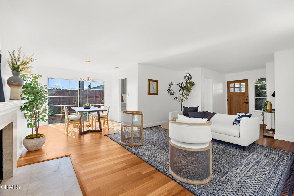 1010 Pepperhill Road Pasadena, CA 91107 - Photo 8 of 35 a living room with furniture and a potted plant