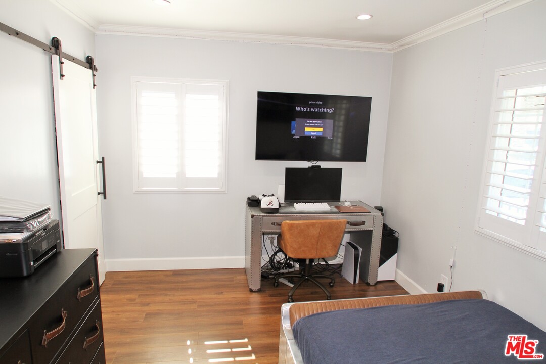 1712 West Poplar Street Compton, CA 90220 - Photo 18 of 41 a workspace with furniture and a window