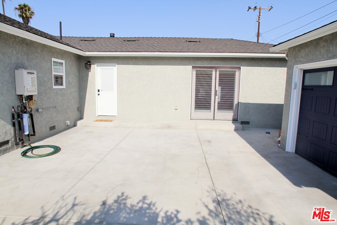 1712 West Poplar Street Compton, CA 90220 - Photo 30 of 41 a view of livingroom with furniture