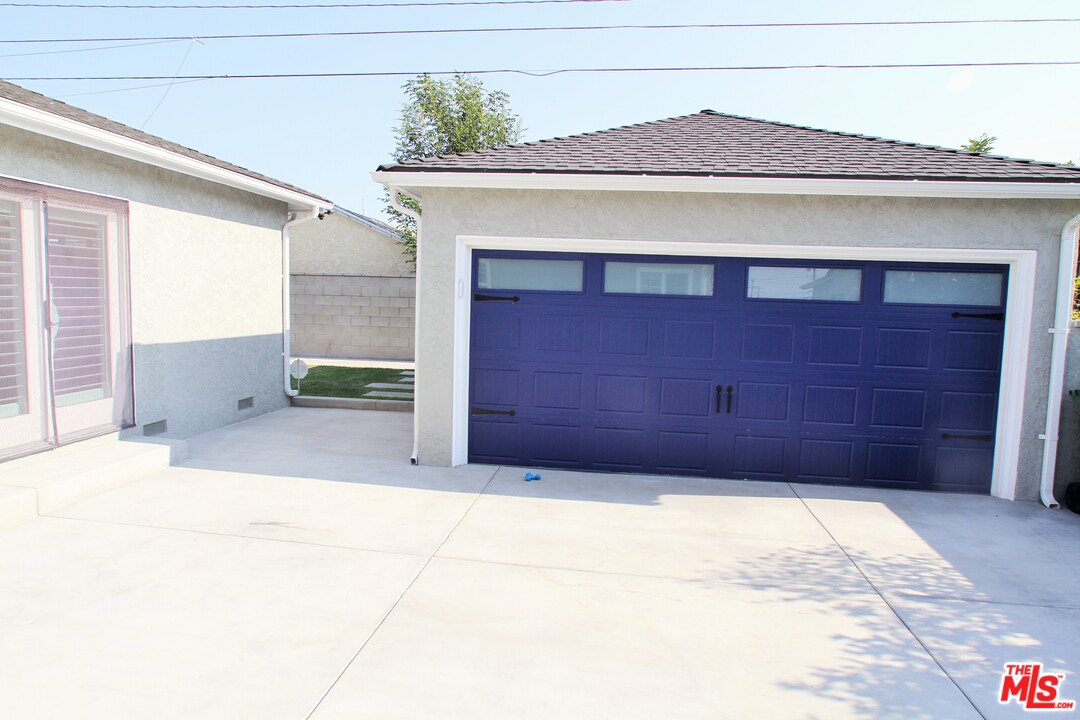 1712 West Poplar Street Compton, CA 90220 - Photo 37 of 41 a front view of a house