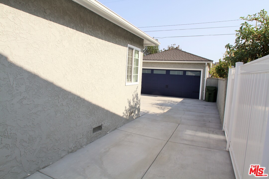 1712 West Poplar Street Compton, CA 90220 - Photo 38 of 41 a view of backyard of house