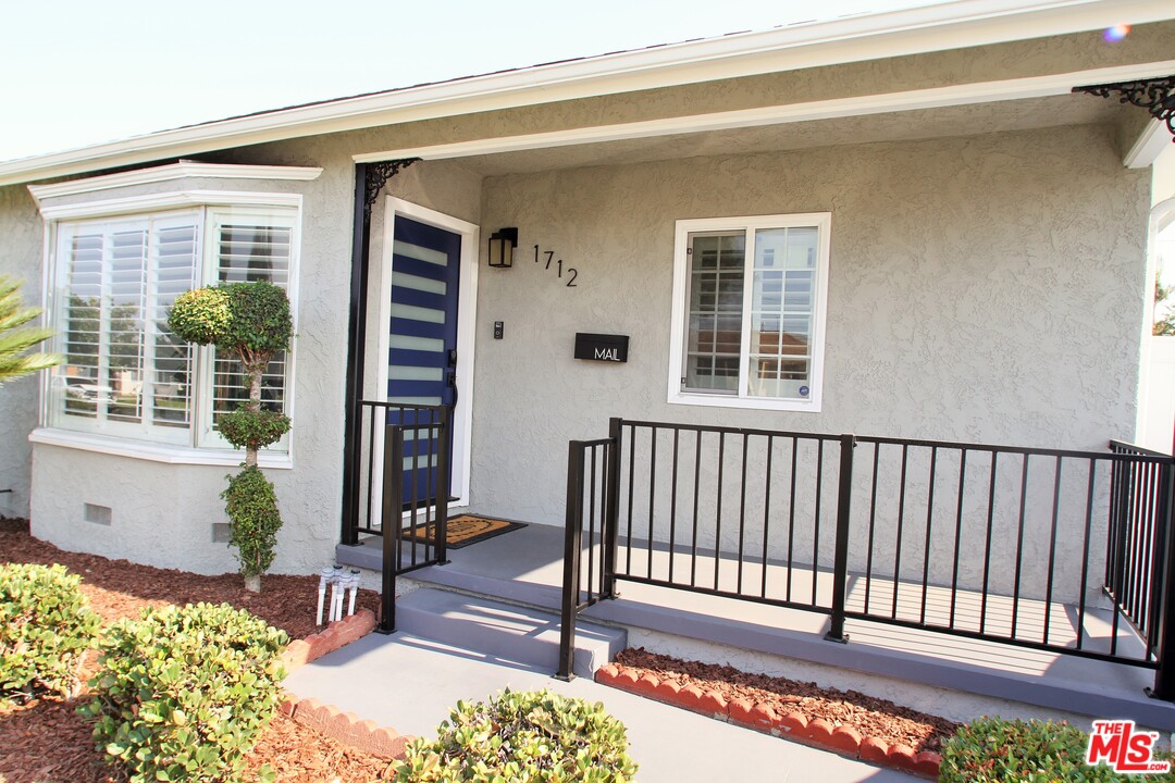 1712 West Poplar Street Compton, CA 90220 - Photo 40 of 41 a view of a balcony with a potted plant