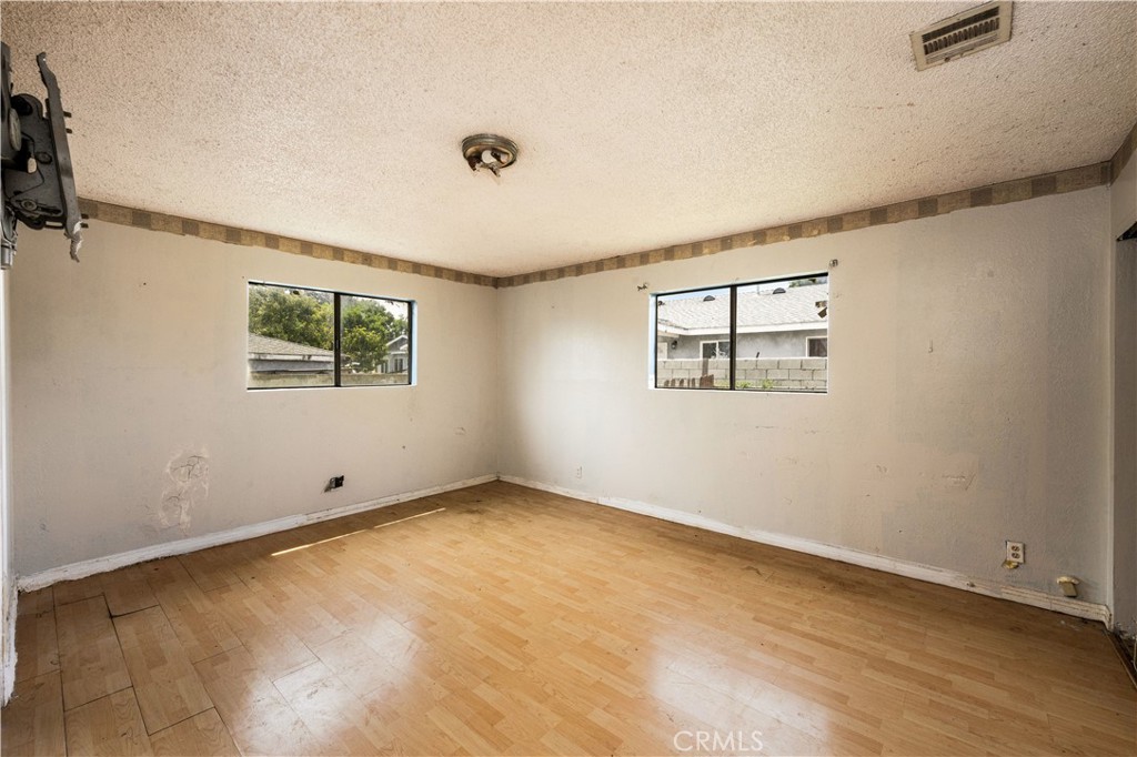 1405 South Center Avenue Compton, CA 90220 - Photo 12 of 25