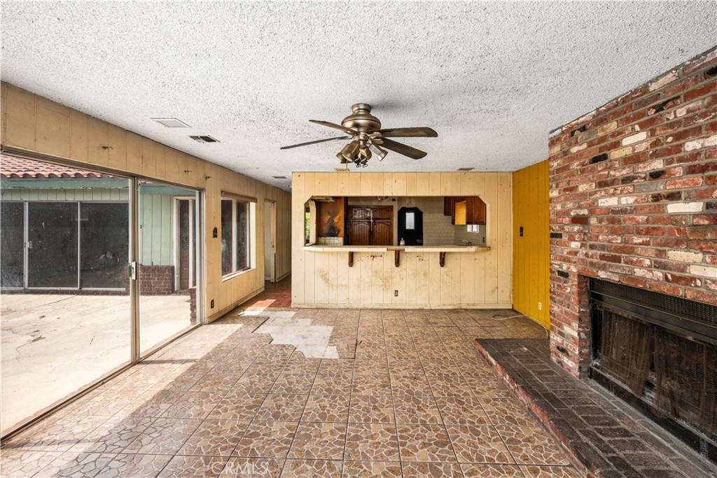1405 South Center Avenue Compton, CA 90220 - Photo 7 of 25
