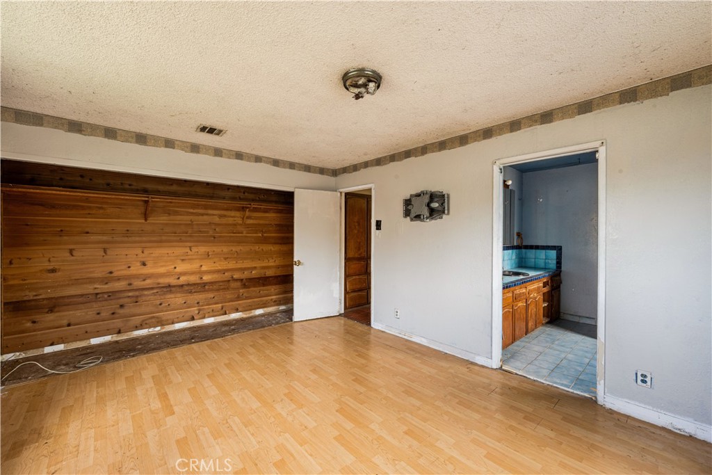 1405 South Center Avenue Compton, CA 90220 - Photo 10 of 25