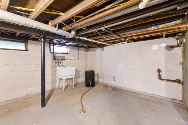 $124,900 | 664 Riverbank Street, Wyandotte, MI 48192