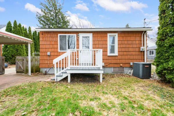 $124,900 | 664 Riverbank Street, Wyandotte, MI 48192