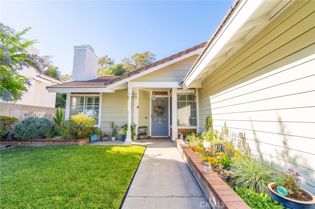 10554 Champagne Road Rancho Cucamonga, CA 91737 - Photo 2 of 25 Front Porch Walkway