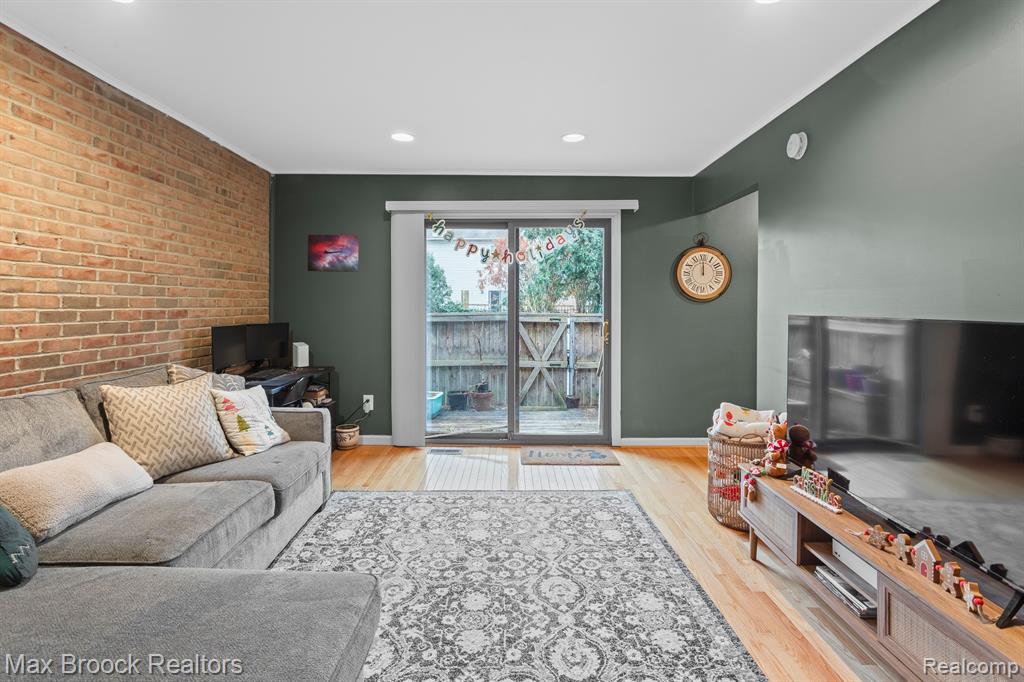 5005 Crooks Road, Unit 34 Royal Oak, MI 48073 - Photo 5 of 29