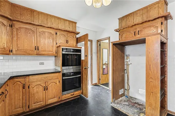 $260,000 | 2122 Summit Street, Kansas City, MO 64108