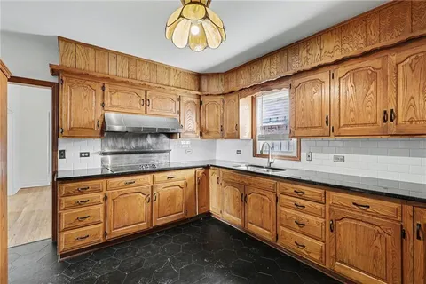 $285,000 | 2122 Summit Street, Kansas City, MO 64108
