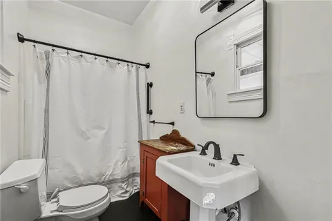 $285,000 | 2122 Summit Street, Kansas City, MO 64108
