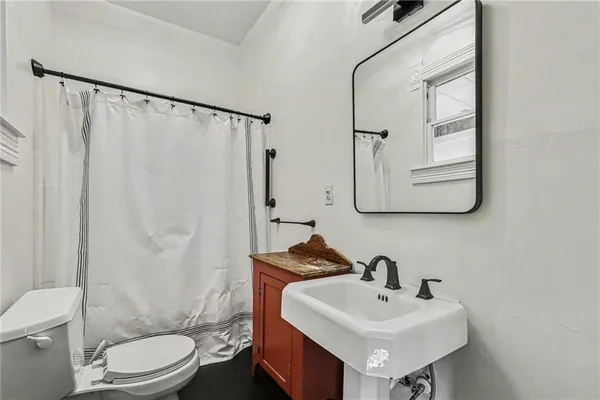$260,000 | 2122 Summit Street, Kansas City, MO 64108