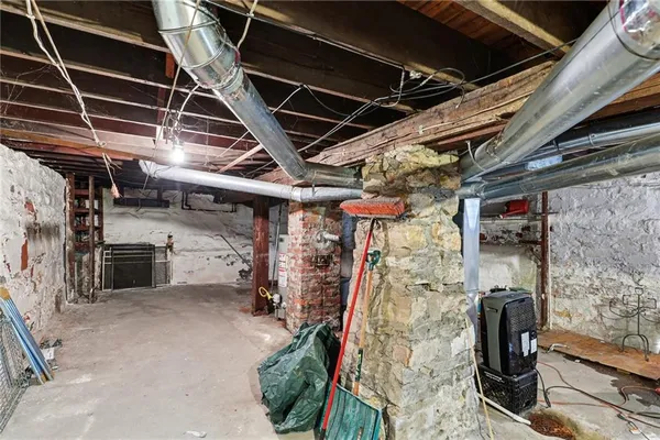 $260,000 | 2122 Summit Street, Kansas City, MO 64108
