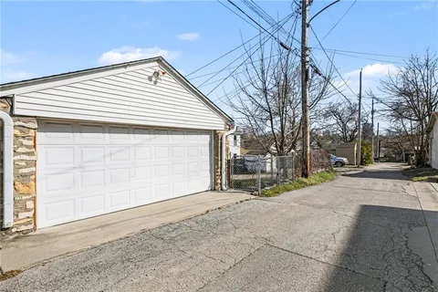 $285,000 | 2122 Summit Street, Kansas City, MO 64108