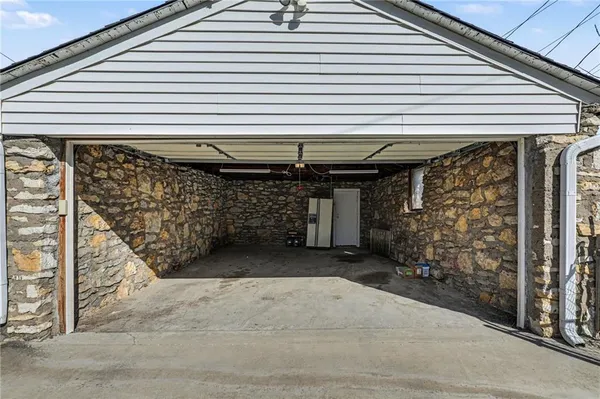 $260,000 | 2122 Summit Street, Kansas City, MO 64108