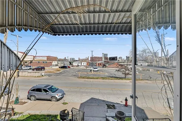 $260,000 | 2122 Summit Street, Kansas City, MO 64108