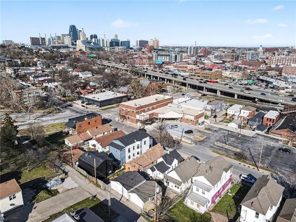 $260,000 | 2122 Summit Street, Kansas City, MO 64108