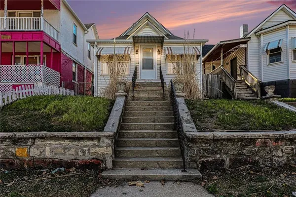 $260,000 | 2122 Summit Street, Kansas City, MO 64108
