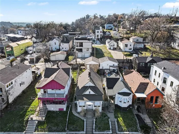 $260,000 | 2122 Summit Street, Kansas City, MO 64108
