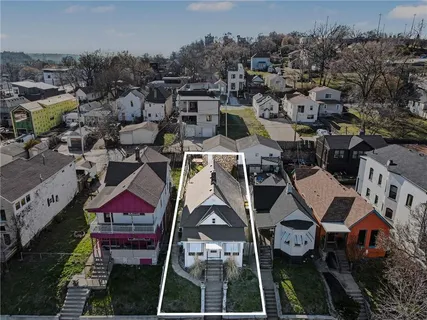 $285,000 | 2122 Summit Street, Kansas City, MO 64108