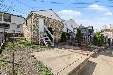 $285,000 | 2122 Summit Street, Kansas City, MO 64108