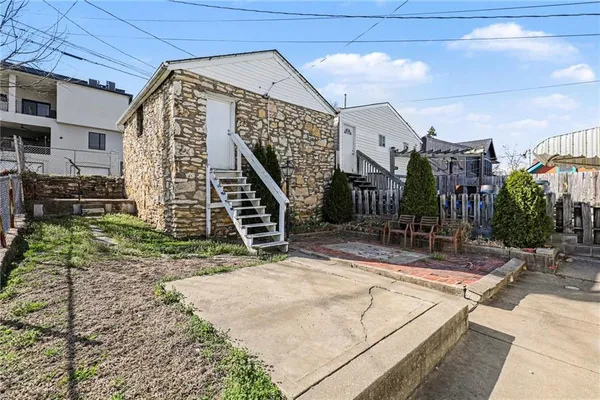 $260,000 | 2122 Summit Street, Kansas City, MO 64108