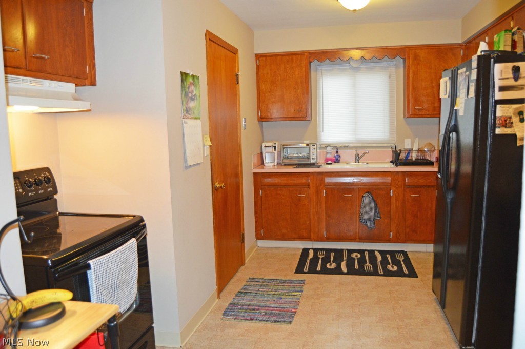 2926 Snow Road Cleveland, OH 44134 - Photo 2 of 25