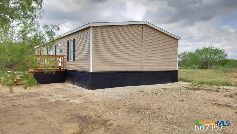 925 County Road 2629 Moore, TX 78057 - Photo 4 of 12