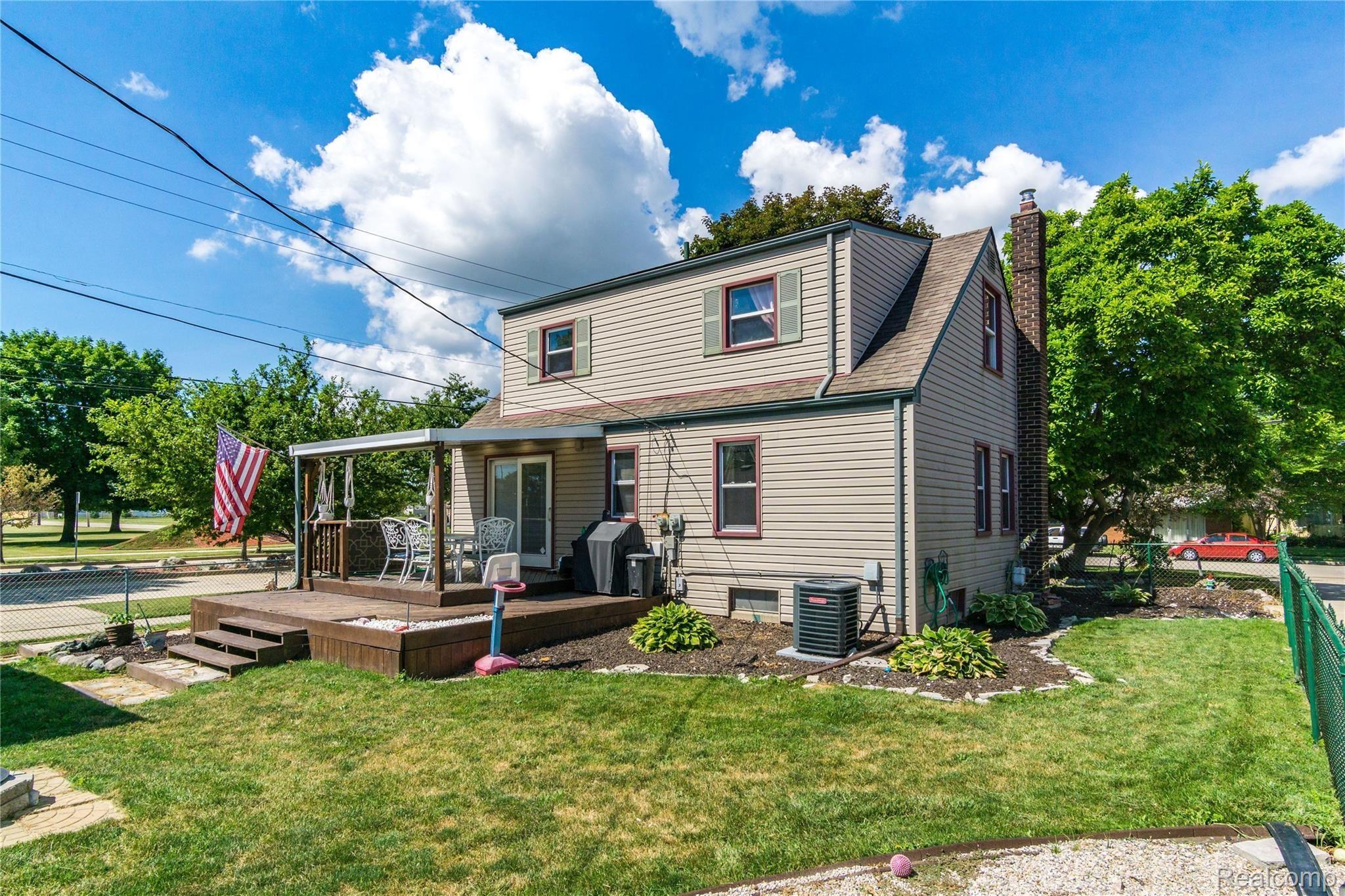 17827 Quarry Road Riverview, MI 48193 - Photo 30 of 31 exterior 5.jpg