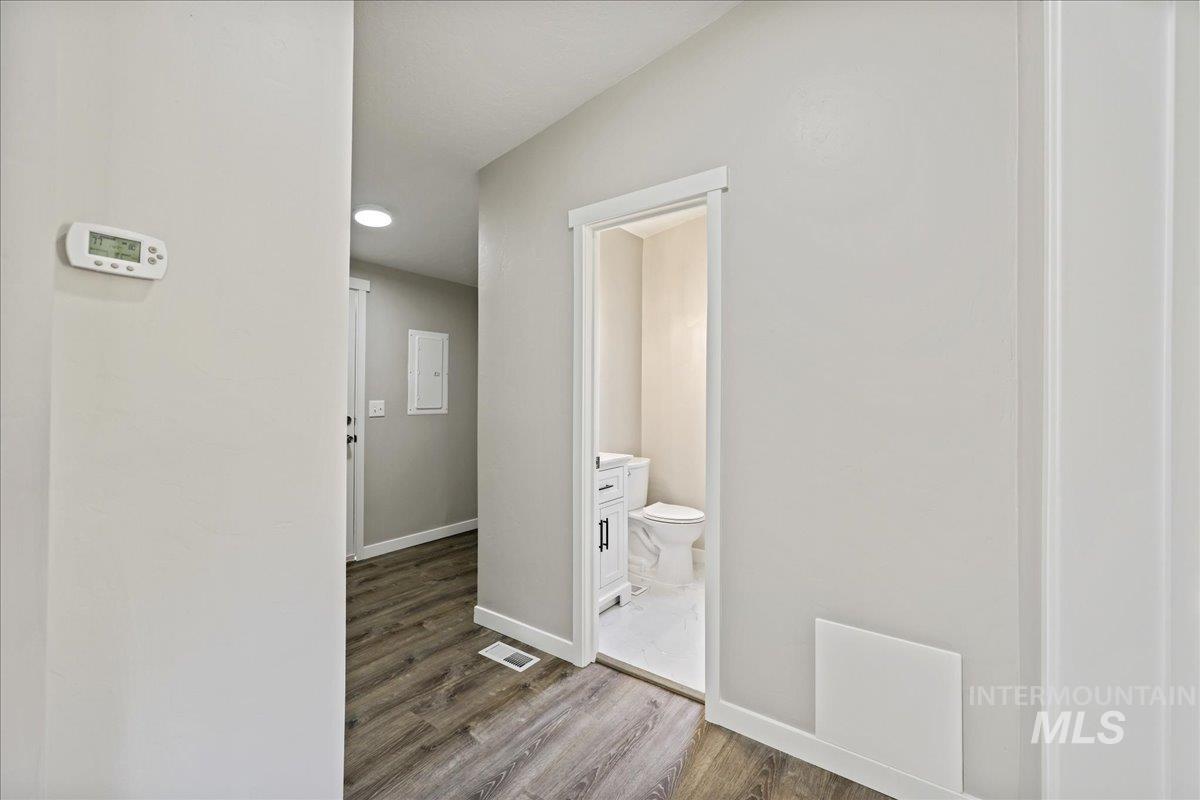 840 Highway 95 Weiser, ID 83672 - Photo 15 of 33 Corridor with wood finished floors and baseboards