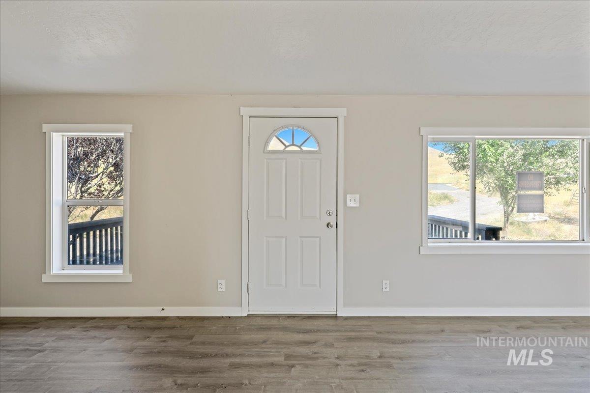 840 Highway 95 Weiser, ID 83672 - Photo 6 of 33 Entryway with wood finished floors and baseboards