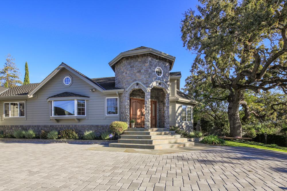 12444 Robleda Road Los Altos Hills, CA 94022 - Photo 4 of 45 Gallery Image 4