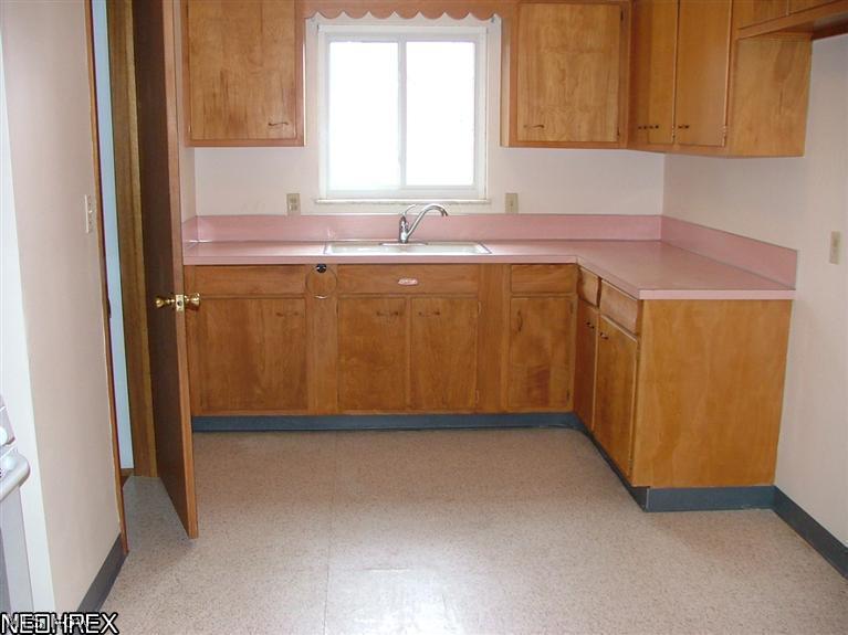 2924-2926 Snow Road Cleveland, OH 44134 - Photo 4 of 16
