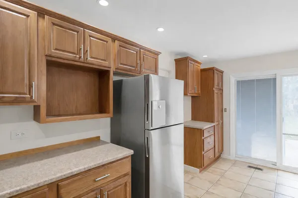 $395,000 | 705 Cumberland Street, Hoffman Estates, IL 60169