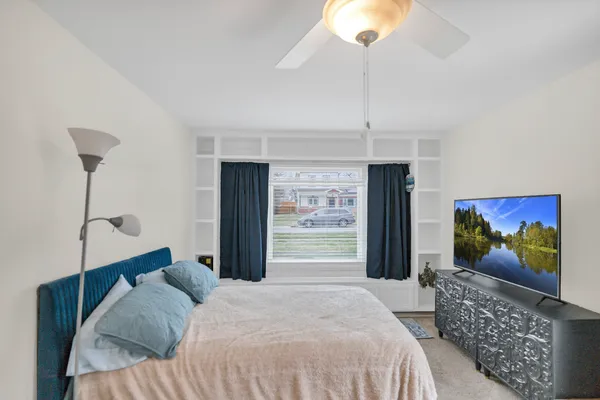 $395,000 | 705 Cumberland Street, Hoffman Estates, IL 60169